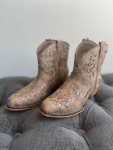 Load image into Gallery viewer, Short Texan Boots
